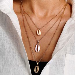 European and American fashion New shell necklace Creative geometric shell pendant necklace Conch inlaid gold edge clavicle chain