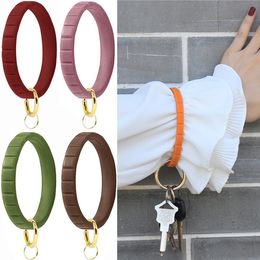 5 color Silicone bracelet keychain Wrist key chain Round Circle twist Bangle Key Ring Key Holder for Woman Wrist Strap Bracelet