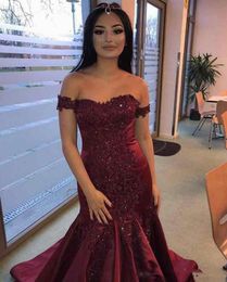 Prom Dresses Burgundy Off Shoulder Lace Appliques Crystal Beaded Arabic Satin Sweep Train Plus Size Mermaid Party Evening Gowns