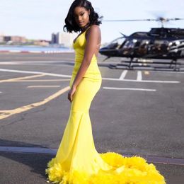 Sexy Criss Cross Straps Open Back Mermaid Yellow Prom Dress with Feather Train V-Neck Black Girls Long Graduation Dresses Evening Dress