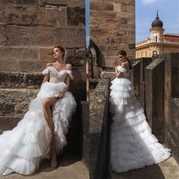 2020 Elegant A-line Wedding Dresses Sexy Off-shoulder Sleeveless Beading Bridal Gowns Tiered Tulle Robes De Mariée Custom Made