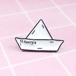 SS Georgie Barco de papel Enamel Badge Dos Desenhos Animados Origami Brooch Paper Boat Maiden Voyage Cowboy Lapels Pin