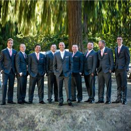 2019 Lasted Navy Blue Groomsmen Tuxedos Notched Lapel Wedding Tuxedos Classic Fit Formal Groom Wear Business Suit (Jacket+pant)