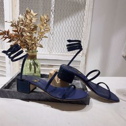 Tasarımcı sandalet bayan lüks tasarımcı slaytlar parmak arası terlik sandalet 20SS Elmas ayak bileği askılı elbise ayakkabıları Seksi strass Cleo sandalet rc Sandalet