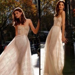 Sexy Wedding Dresses Strapless Sleeveless Full Appliqued Lace Boho Bridal Gown Backless Sweep Train Custom Made Beach Robes De Mariée