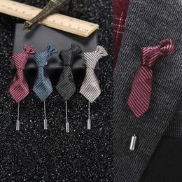 New Popular Men Stripped Tie Shape Brooch for Suit Decor Fashion Wedding Groomsman Brooches Pin Apparel Accessories gift