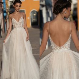 Amazing Lace Appliqued Beach Wedding Dresses Spaghetti Straps V Neck Beaded Backless Bridal Gowns A Line Floor Length Tulle robe de mariée