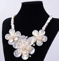 Pearl mother mop pearl shell 3 piece flower necklace 20 "