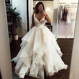 Sleeveless V Neck Wedding Dress Saudi Arabian Dubai Tulle Spaghetti Straps Bridal Gown Plus Size Custom Made