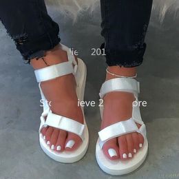-2020 nouvelles femmes nouvelles sandales antidérapantes-glissement doux printemps / été mousse semelle sandales durables dames pantoufles de plage en plein air MS