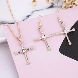 Un par de largo rosa de cristal /& cruz de plata pendientes Crucifijo Madonna