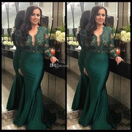 Dark Green Illusion Long Sleeves Mermaid Mother of the Bride Dresses Deep V Neck Lace Floor Length Evening Dress Wear Party Gowns