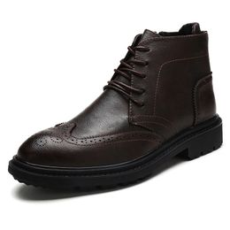 Fashion Men Ankle Boots Handmade Men Brogue Shoes British Style Breathable Casual Men Footwear