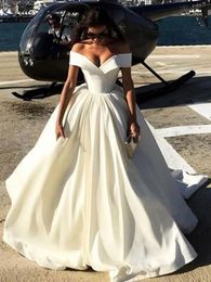 Designer 2019 Ny elegant off axel en linje klänningar veck golvlängd rygglös bröllopsklänning brudklänningar vestido de novia