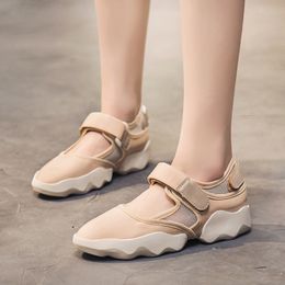 Vendita calda-scarpe casual coreane estate femminile nuovi sandali traspiranti scarpe da donna in maglia selvaggia con fondo spesso