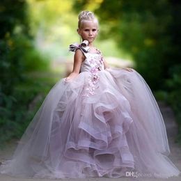 2020 Pretty Flower Girl Dresses 3D Floral Appliques Bow Gilrs Pageant Dress Fluffy Tulle Long Birthday Dress Toddler Graduation Gown