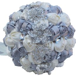 Luxurious Bridal Bouquet Beautiful Flowers Beaded Crystal For Wedding Bridesmaid Bouquet Artificial Bouquets European Fashion 18CM