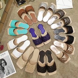 2020 Yaz 10 Renk son deri terlik Lüks Mat deri bayan ayakkabı kontrol açık burunlu kadınları düz topuk Sandalet plaj Ayakkabı 6-42