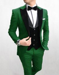 Fashion Green Groom Tuxedos Peak Lapel Groomsman Wedding 3 Piece Suit Fashion Men Business Prom Jacket Blazer(Jacket+Pants+Tie+Vest) 2872
