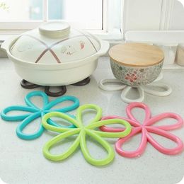 Anti-slip Bowl Mat Solid Heat Insulation Saucepan Cushion PVC Simple Style Lovely Plum Blossom Cup Mat DH0698