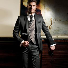 Newest Two Buttons Groomsmen Peak Lapel Wedding Groom Tuxedos Men Suits Wedding/Prom/Dinner Best Man Blazer(Jacket+Tie+Vest+Pants) 553