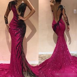 Vestidos de noite de lantejoulas fúcsia sereia um ombro de mangas compridas Black Sexy Ilusão Backless Sweep Swee