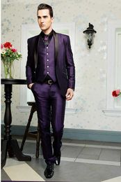 2022 черный костюм фиолетовый жилет галстук Превосходные смокинги для жениха Фиолетовые блестящие мужские свадебные смокинги Черный лацкан с пиджаком для мужчин Блейзер Популярные костюмы для выпускного / ужин (куртка + брюки + жилет + галстук) 76