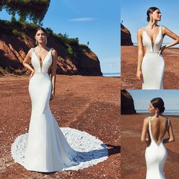 2020 Mermaid Wedding Dresses V Neck Beaded Appliqued Sleeveless Bridal Dress Backless Ruffle Sweep Train Custom Made Vestidos De Novia