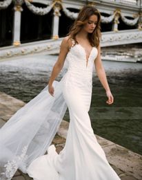2020 Deep V-neck Bodice Double Layered Mermaid Wedding Dress With Detachable Train Illusion Tattoo-Style Back Bridal Dress