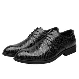 Men leather shoes fashion black wedding shoes Pointed toe dress shoes patent leather business shoe men flats size