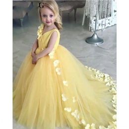 2019 High Quality Flower Girls Dresses V Neck Yellow Tulle Princess Ball Gown Baby Girls Birthday Party Dresses