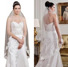 Günstige kurze 1M einlagige Brautschleier mit Kamm Weiß/Elfenbein Applizierte Brautschleier Kostenloser Versand CPA815