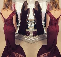 2019 New Arrival Burgundy Mother Of Bride Dresses V Neck Lace Applique Beaded Sexy V Back Sweep Train Weddings Evening Party Prom Gowns