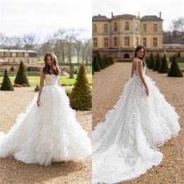 Floral Wedding Dresses Spaghetti Strap Sleeveless Appliqued Lace Baeded Bridal Gown Tiered Tulle Sweep Train Custom Made Robes De Mariée