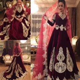 Burgundy Muslim Lace Appliqued Wedding Dresses Jewel Neck A Line Long Sleeves Arabic Bridal Gowns Plus Size Velvet robe de mariée
