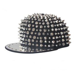 Yeni Hip Hop Punk Kaya Şapkaları Spike Çiviler Perçinler Snapback Caps Erkekler İlkbahar ve Sonbahar Gömme Beyzbol Kapaklar