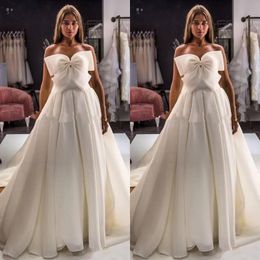 Bohemian Ivory Tulle Wedding Dresses With Big Bow Elegant Strapless Boho Beach Bridal Gowns Sweep Train A Line Bride Dress