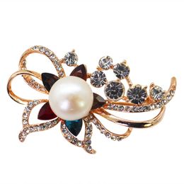 2018 The latest fashion design alloy with rhinestone brooch freshwater pearl brooch female fashion charm jewelry