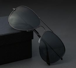 Moda Uomo Occhiali da sole Black Frame Pilot 62mm Designer Donna Eyewear Classic UV400 Shades Retro Driving Occhiali da sole con custodie