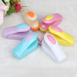Portable Bag Clips Handheld Mini Electric Heat Sealing Machine Impulse Sealer Seal Packing Plastic Bag Clip work with battery Featured