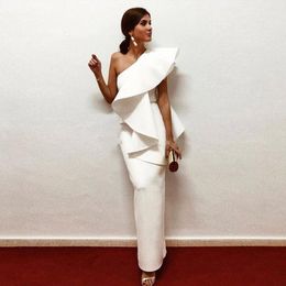 2019 Elegant White Evening Dresses One Shoulder Ruffles Satin Sheath Floor Length Saudi Arabic Prom Dresses Evening Gowns Zipper Up