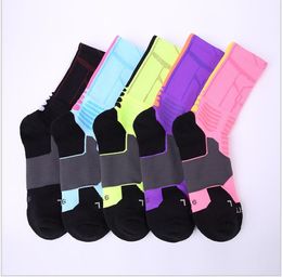 Medium tube socks comfortable breathable sports socks sweat-absorbent anti-friction basketball socks