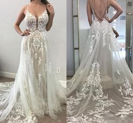 Abiti Boho A Line Spalline sottili Applique in pizzo Cappella strascico Pluning Scollo a V Tulle Abito da sposa da spiaggia Vestido De Novia pplique estido