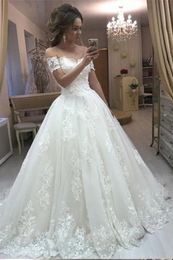 Princess Vintage Lace Appliques Off the Shoulder Tulle Wedding Dresses Ball Gowns Lace-up Back Court Train Bridal Gown Vestidos De Novia
