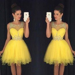 Barato Un vestido corto de regreso a casa con cuentas Vestidos de fiesta formales de graduación de cuello redondo transparente para niñas vestidos de gala personalizados Barato Un vestido corto de regreso a casa con cuentas Vestidos de fiesta formales de graduación de cuello redondo transparente para niñas vestidos de gala personalizados