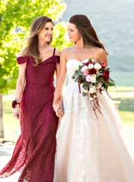 Elegant Burgundy Lace Mother of the Bride Dresses Side Split Zipper Back Lace Mother's Gowns New Arrival Cheap