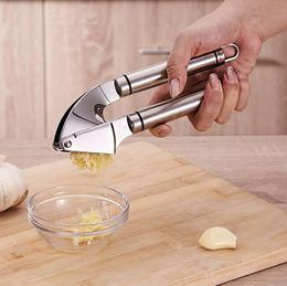 Stainless Steel Garlic Press Crusher Ginger Tool Kitchen Hand Movement Mincer Garlic Peeler Ginger Crusher 100pcs SN2382