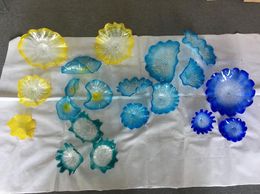 Wholesale Murano Flower Plates Wall Arts Blue Shade Yellow Shade Decorative Hand Blown Glass Hanging Plates with Scallop Edges