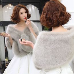 2018 New Faux Fur Women Wedding Shawl Bridal Jacket Evening Party Dress Wraps Fur Shoulder Capes Lady Fake Cloak A1484