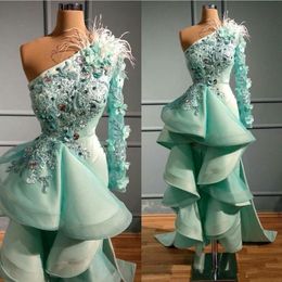 mint high low prom dresses Rebajas 2.020 Menta verde Alto Bajo vestidos de baile vestido de fiesta de un hombro apliques de cristal 3D floral pluma desgaste de la tarde de lujo Volantes Batas